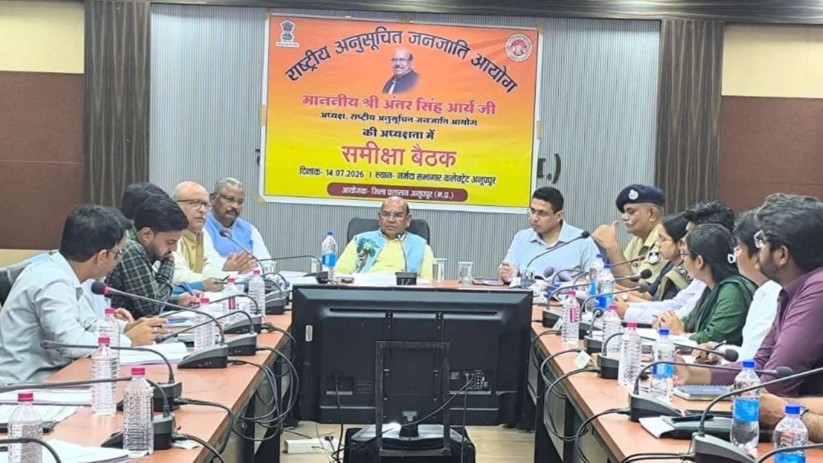 जनजातीय कल्याण योजनाओं का प्रभावी क्रियान्वयन करें अधिकारी-अध्यक्ष श्री अंतर सिंह आर्य