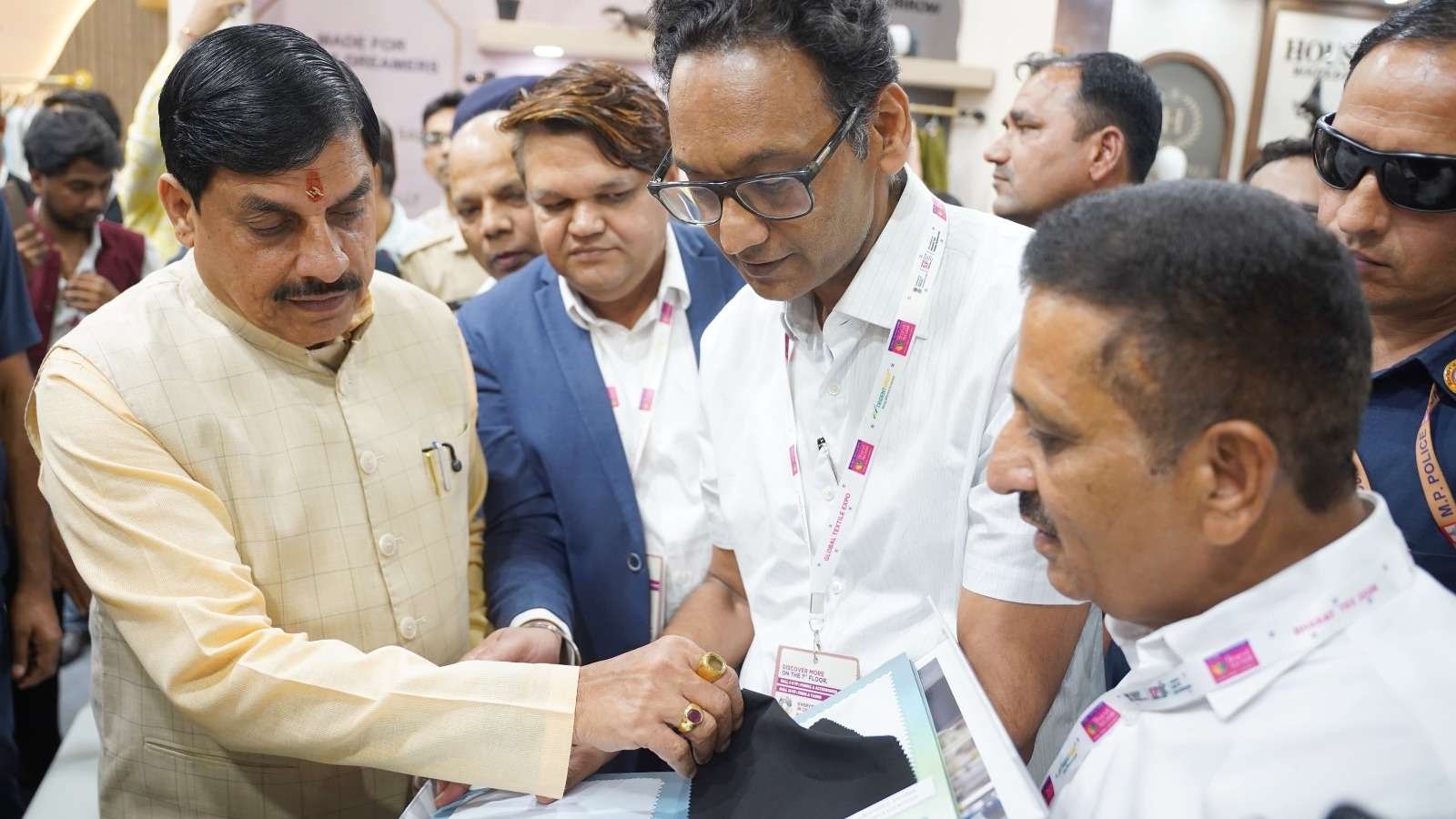 *सीएम डॉ. मोहन ने निवेशकों को किया निवेश के लिए आमंत्रित, कहा- हमारे राज्य में आपके लिए सबकुछ उपलब्ध*
