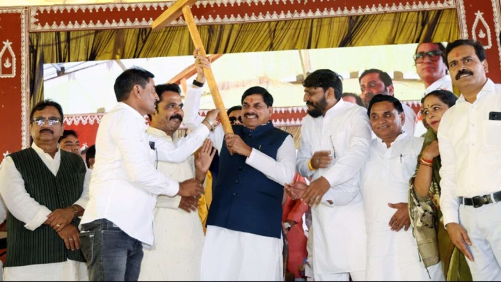खिले किसानों के चेहरे, सीएम डॉ. यादव ने अन्नदाता को दी 3,300 करोड़ से अधिक की सौगात, 82.70 लाख किसानों के खातों में पहुंचे 4-4 हजार
