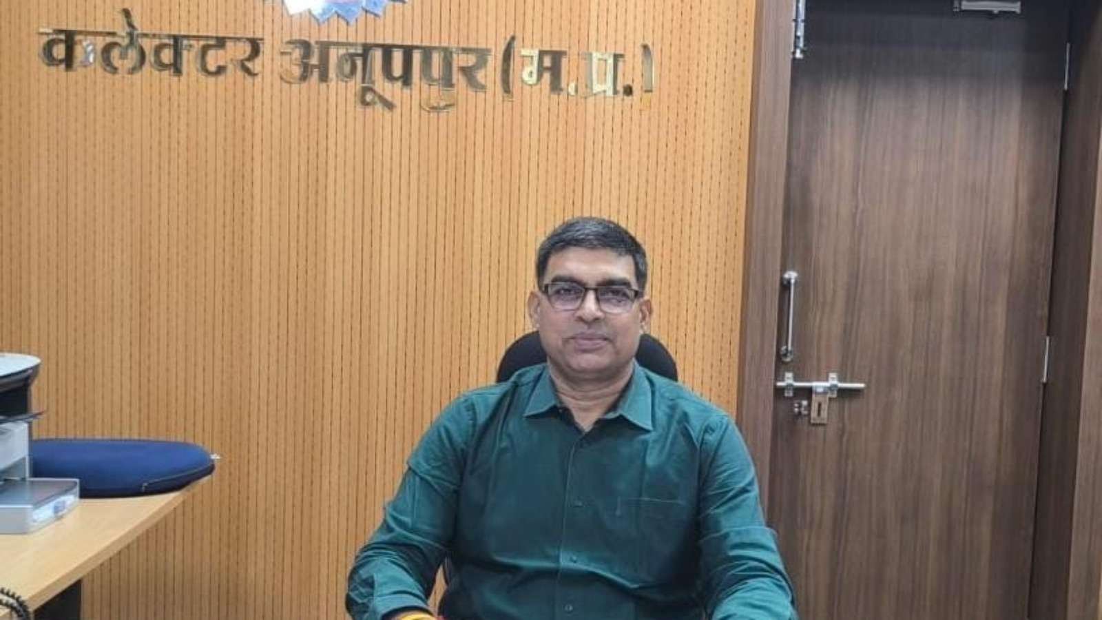 नवागत कलेक्टर श्री रत्नाकर झा ने पदभार संभाला