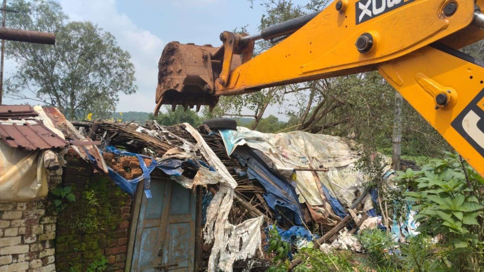 अमरकंटक में अवैध अतिक्रमण हटाने की गई कार्रवाई