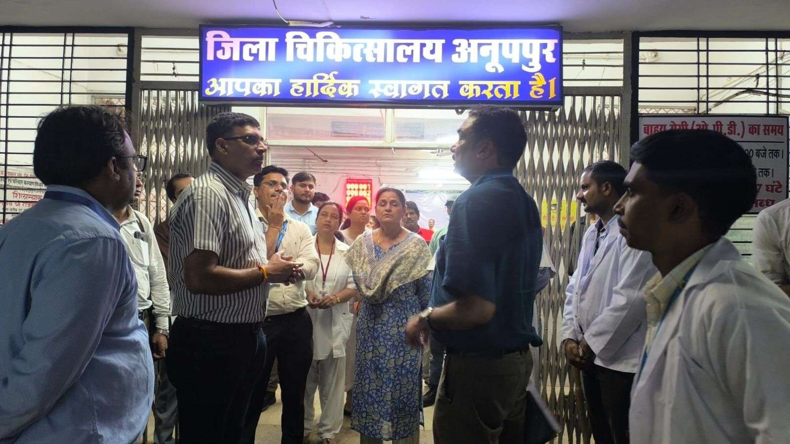 जिला चिकित्सालय की व्यवस्थाओं का कलेक्टर ने किया निरीक्षण