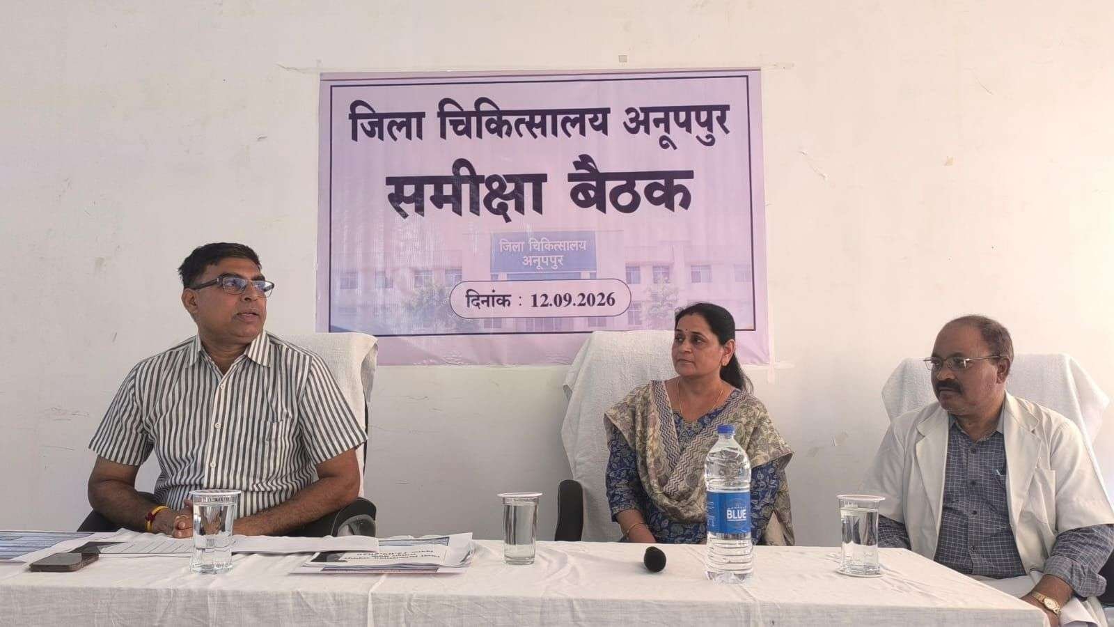 जिला चिकित्सालय में बेहतर हों स्वास्थ्य सेवाएं - कलेक्टर