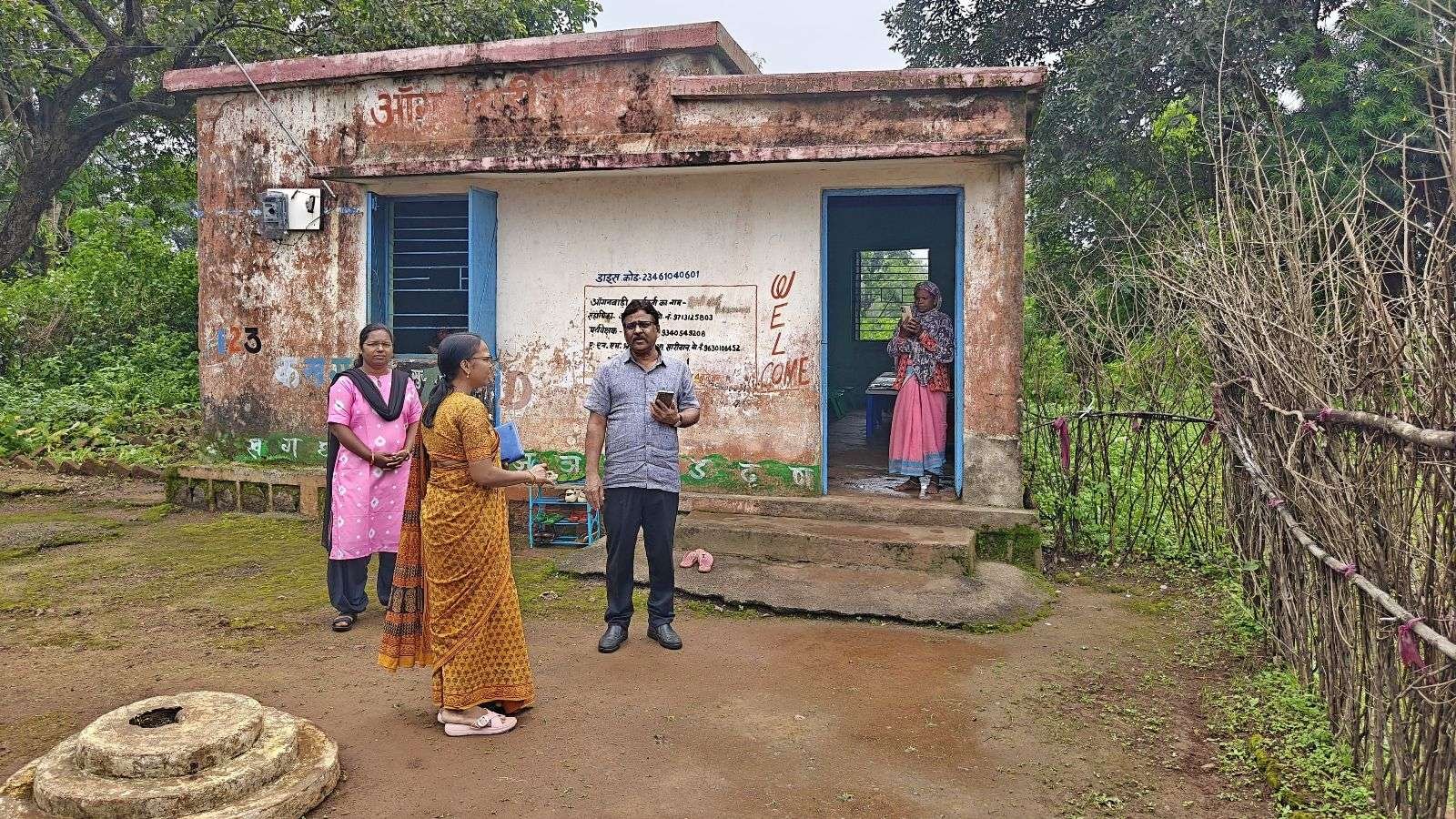 आंगनवाड़ी केंद्रों का आकस्मिक निरीक्षण, पोषण सेवाओं में सुधार के निर्देश
