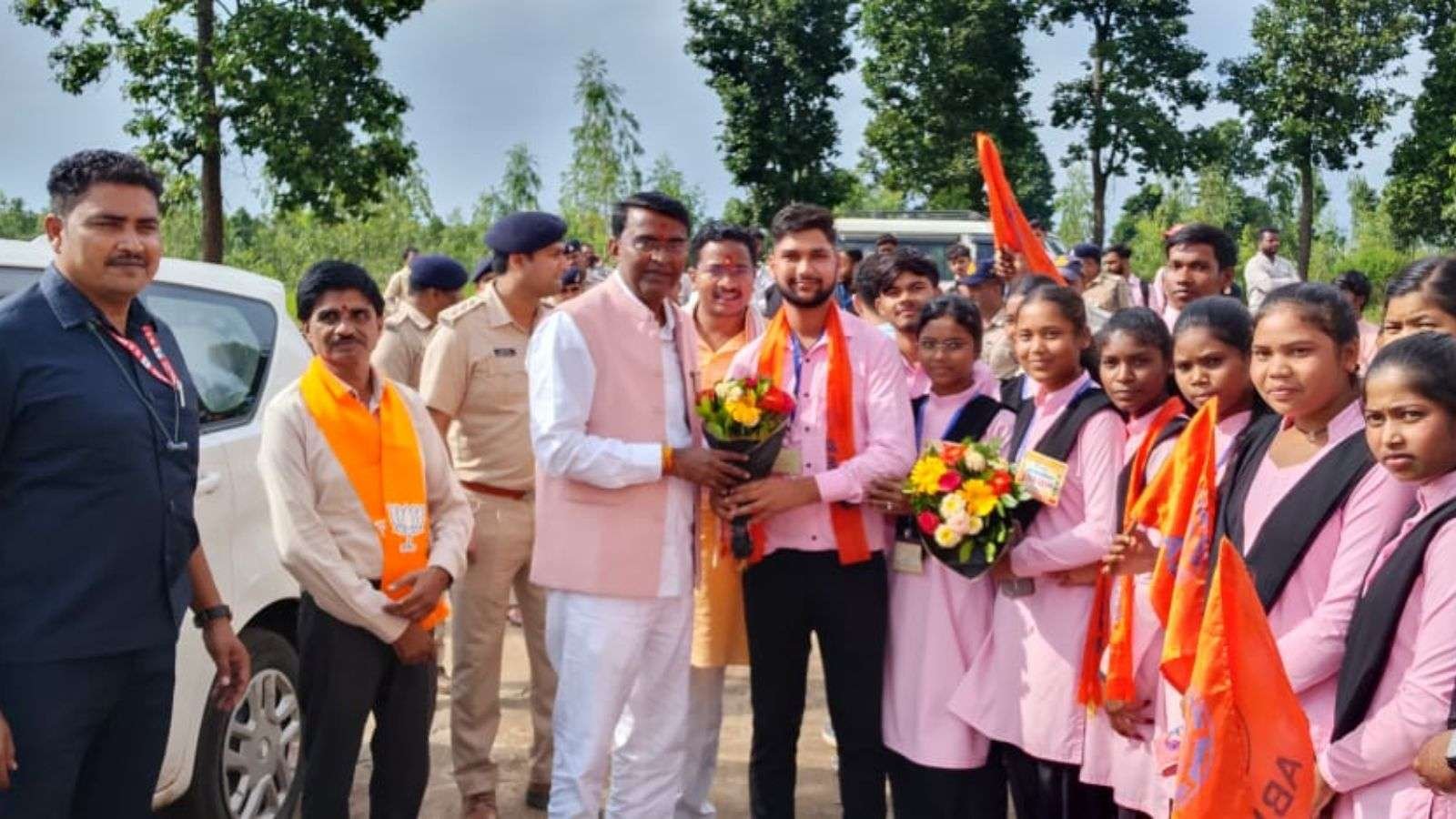 पुष्पराजगढ़ महाविद्यालय की समस्याओं को लेकर ABVP मुखर, प्रभारी मंत्री को सौंपा ज्ञापन