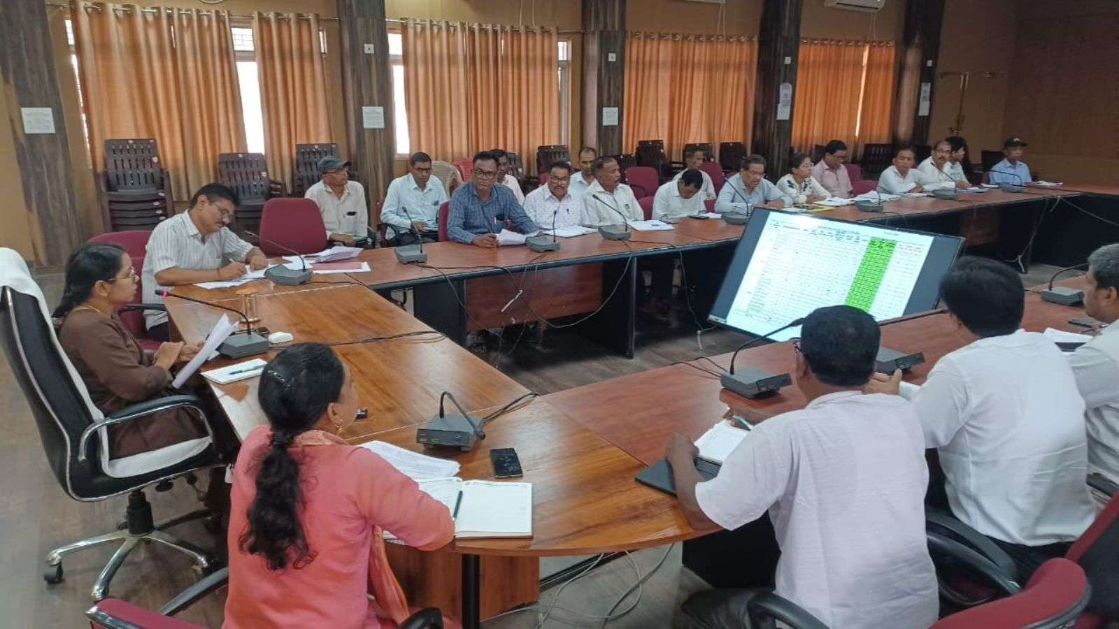 पीएम आवास निर्माण कार्यो की पूर्णता के प्रभावी प्रयास सुनिश्चित किए जाए- सीईओ जिला पंचायत
