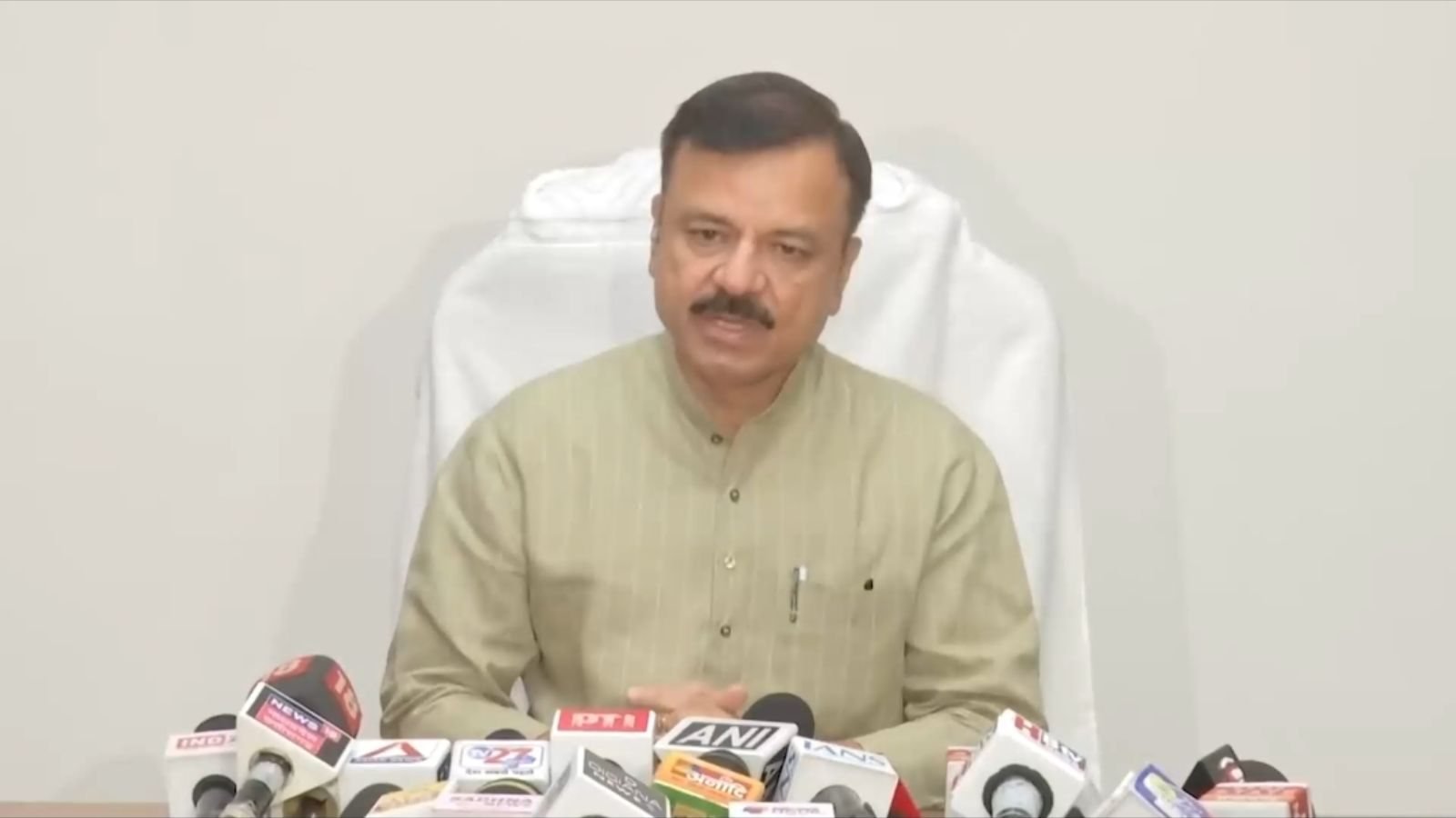 कैबिनेट मंत्री उदय प्रताप सिंह बोले—मांग के अनुसार मिलेंगी बसें, सुरक्षित होगा यात्रियों का सफर